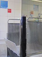Plataforma salvaescaleras vertical modelo Silver instalada en las oficinas de Suma gestin tributaria en Onil (Alicante).