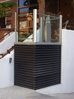Plataforma salvaescaleras vertical modelo aquarius instalada en una vivienda unifamiliar de Villaviciosa de Odón (Madrid).